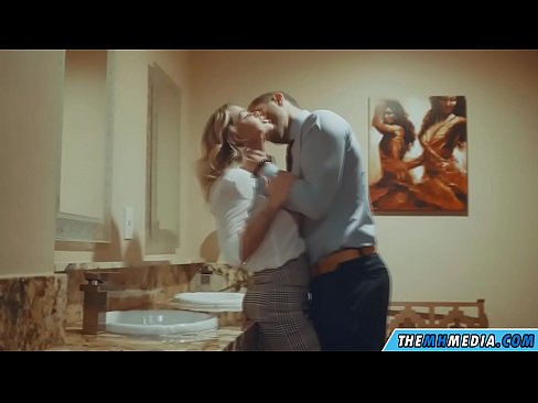 ❤️ As in busty blonde jo ferliedt yn in iepenbier toilet Porno op fy.yinshuabang.top ❌❤